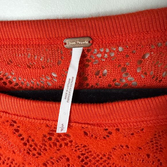 Free People Not Cold in This Top Red Long Sleeve Lacey Oversized Size Small Boho - Picture 11 of 13